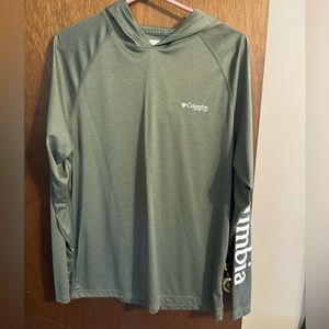 Men’s Columbia, long sleeve, fishing shirt with hood size medium